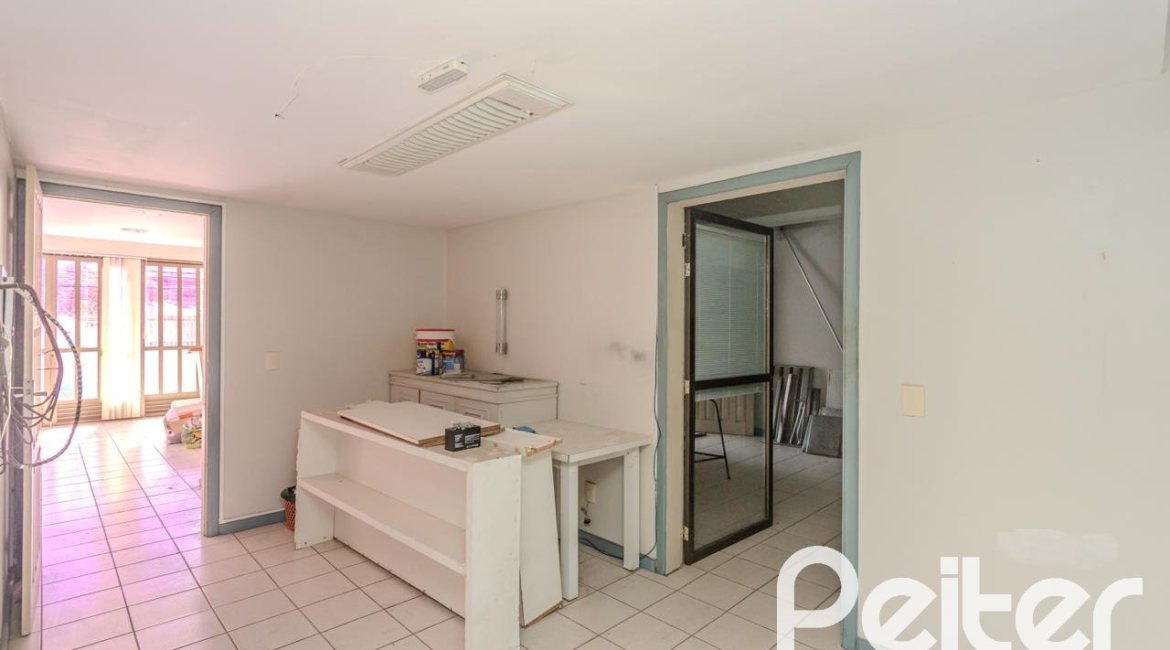 Comercial à venda com 928m², no bairro Cristal em Porto Alegre