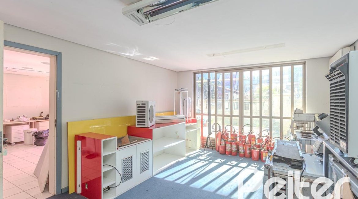 Comercial à venda com 928m², no bairro Cristal em Porto Alegre