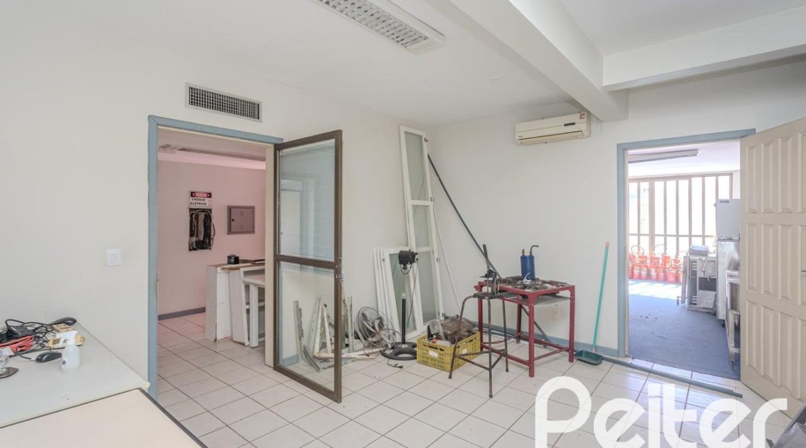 Comercial à venda com 928m², no bairro Cristal em Porto Alegre