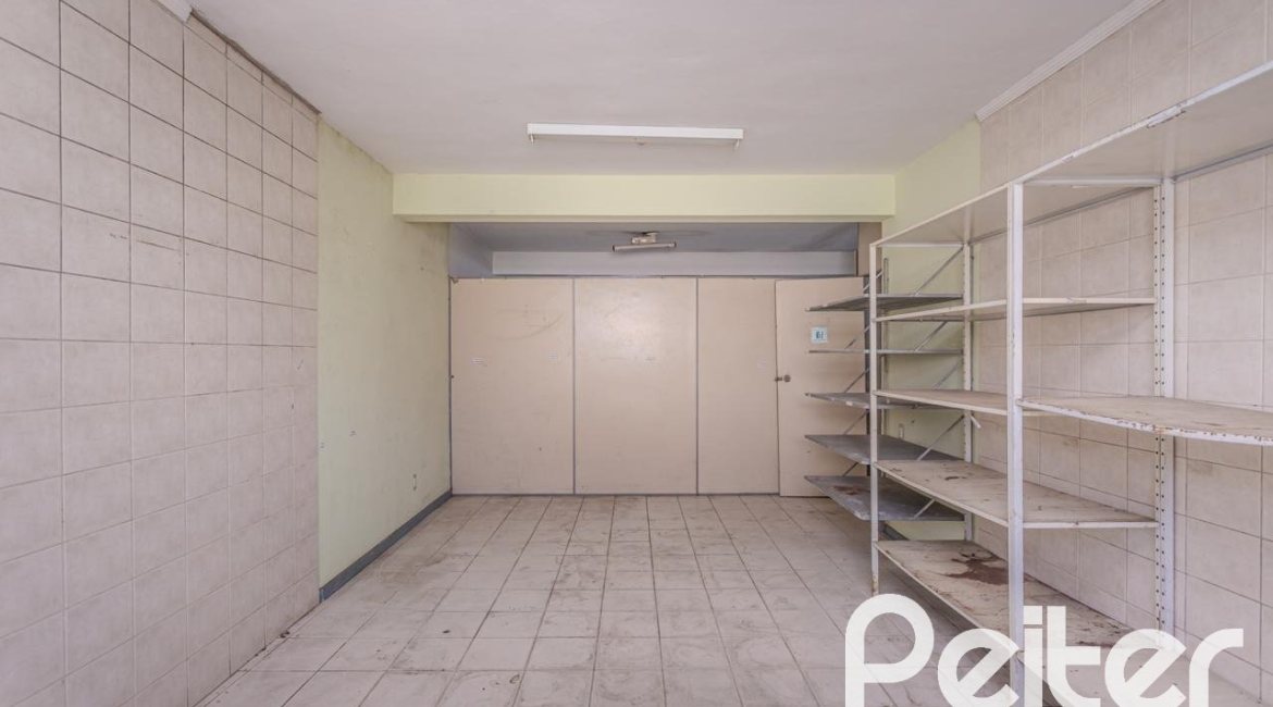 Comercial à venda com 928m², no bairro Cristal em Porto Alegre