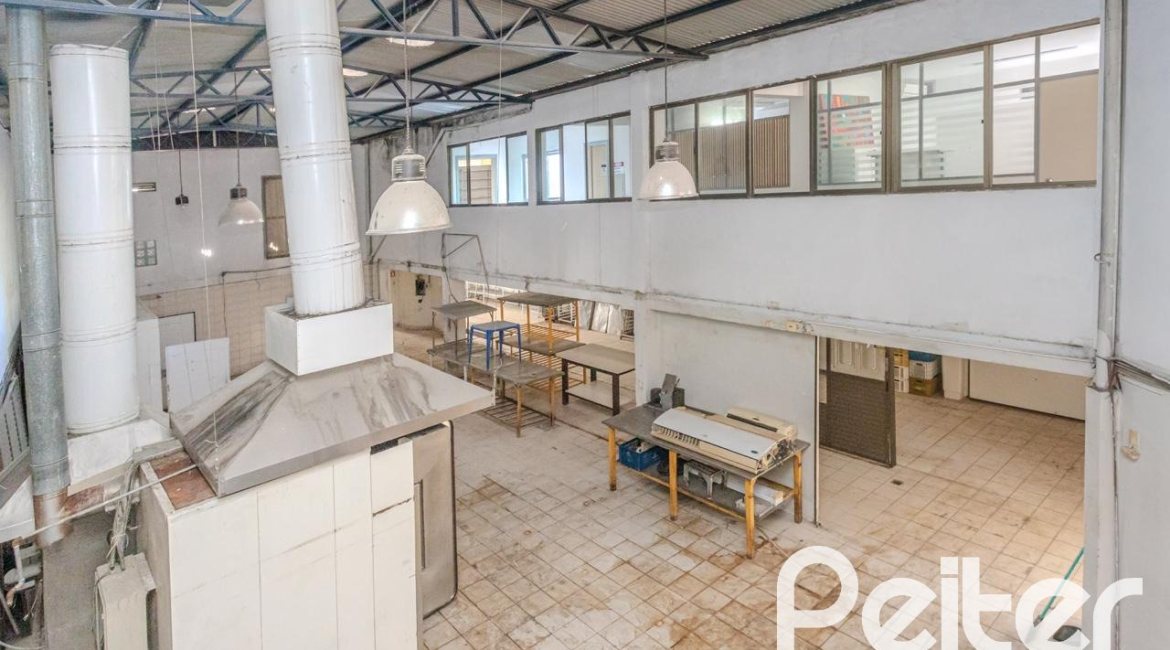 Comercial à venda com 928m², no bairro Cristal em Porto Alegre