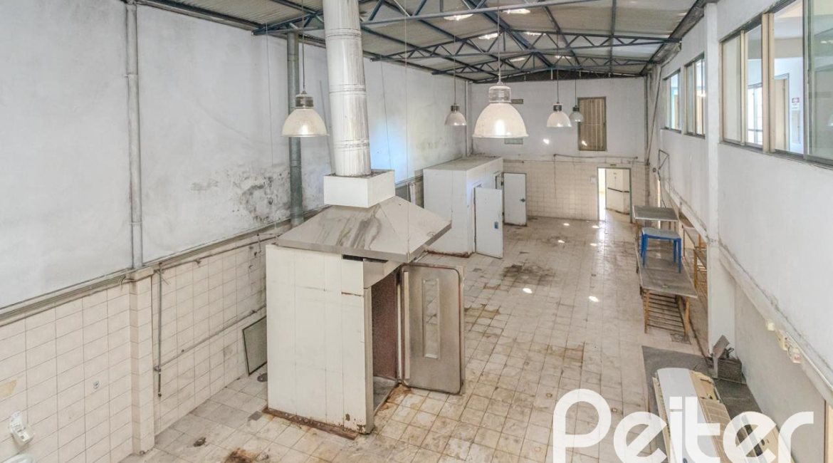 Comercial à venda com 928m², no bairro Cristal em Porto Alegre