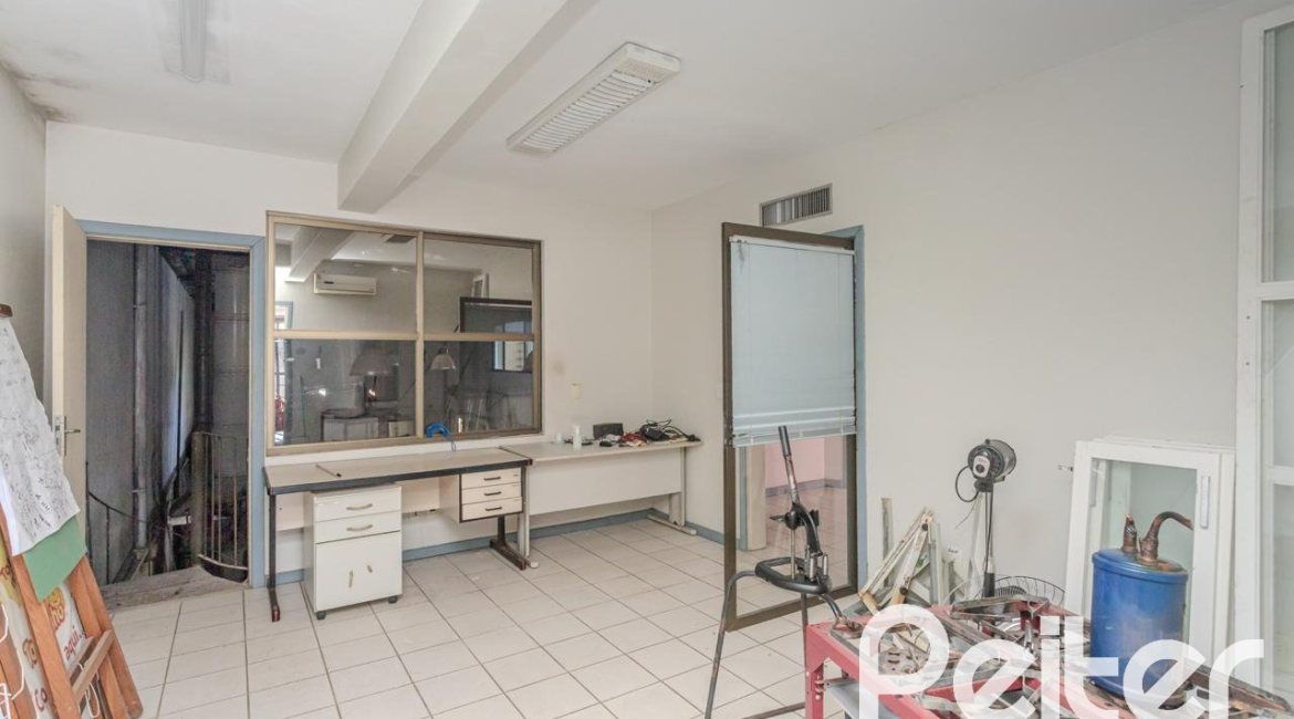 Comercial à venda com 928m², no bairro Cristal em Porto Alegre