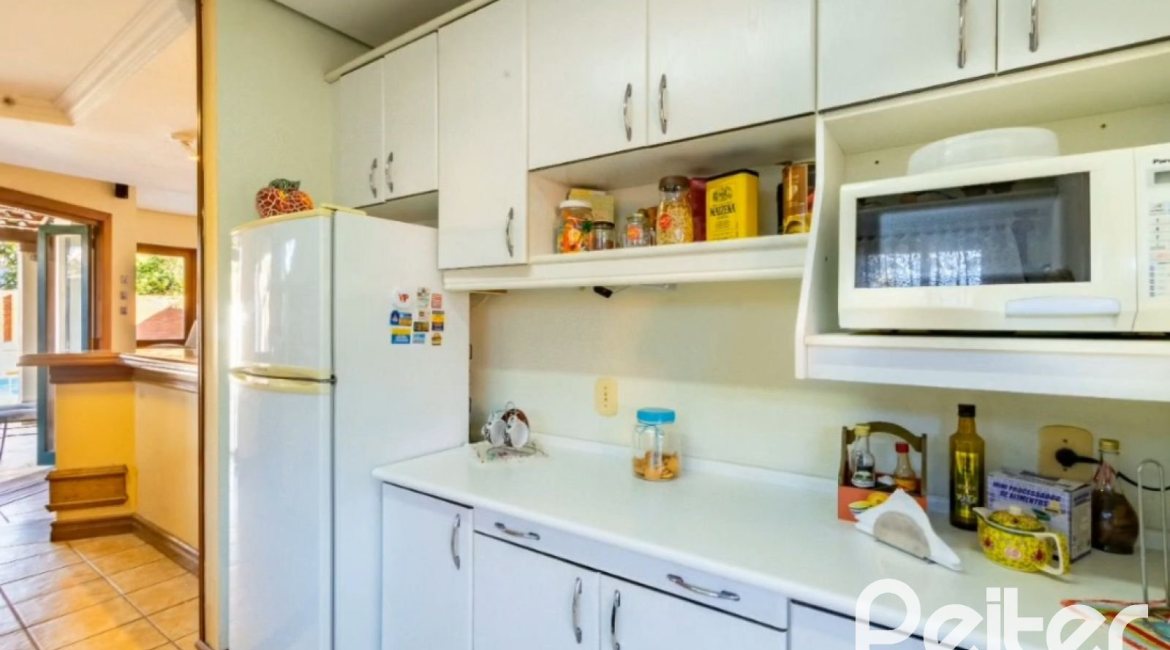 Casa à venda com 280m², 3 dormitórios, 1 suíte, 2 vagas, no bairro Jardim Isabel em Porto Alegre