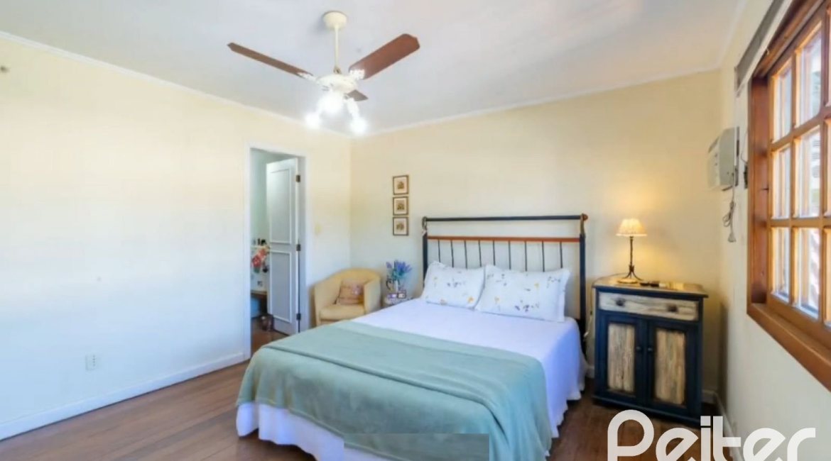 Casa à venda com 280m², 3 dormitórios, 1 suíte, 2 vagas, no bairro Jardim Isabel em Porto Alegre