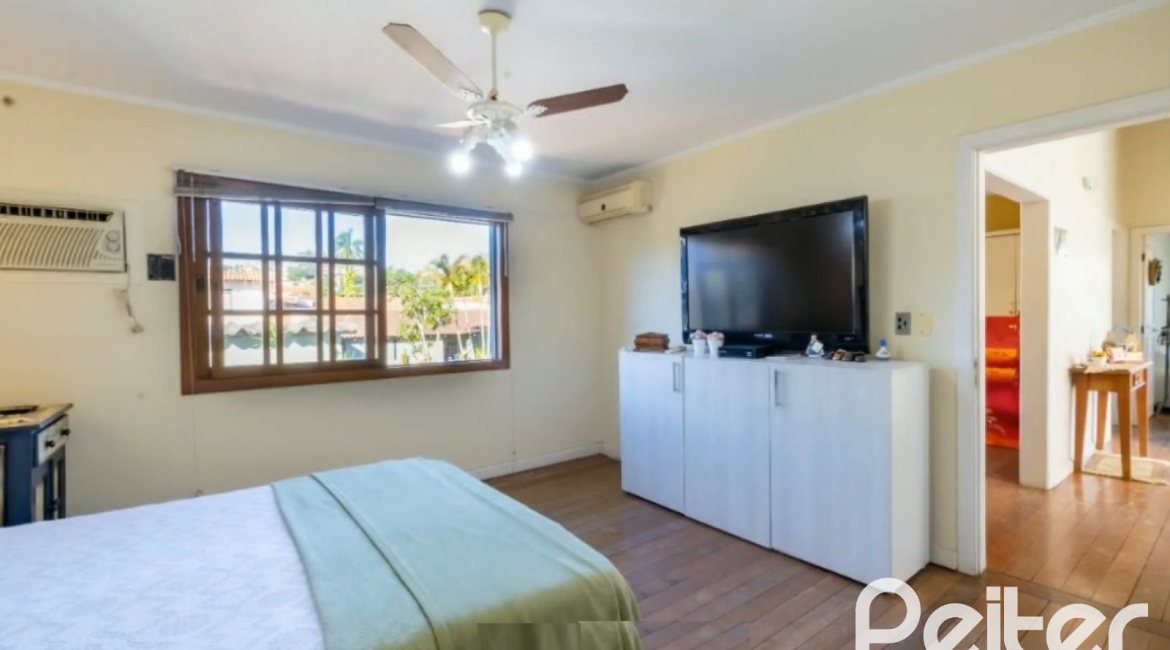 Casa à venda com 280m², 3 dormitórios, 1 suíte, 2 vagas, no bairro Jardim Isabel em Porto Alegre