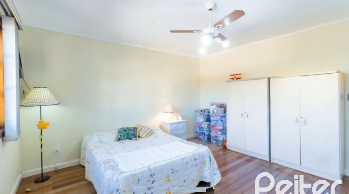 Casa à venda com 280m², 3 dormitórios, 1 suíte, 2 vagas, no bairro Jardim Isabel em Porto Alegre