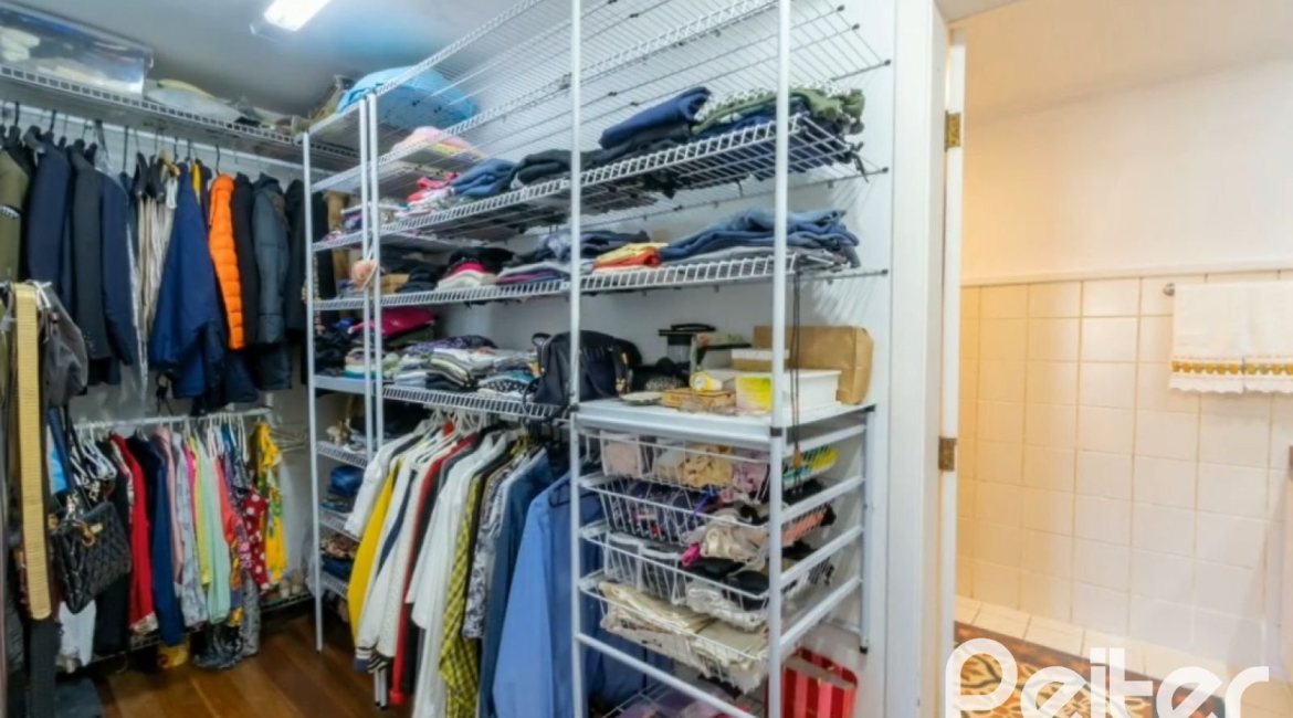 Casa à venda com 280m², 3 dormitórios, 1 suíte, 2 vagas, no bairro Jardim Isabel em Porto Alegre