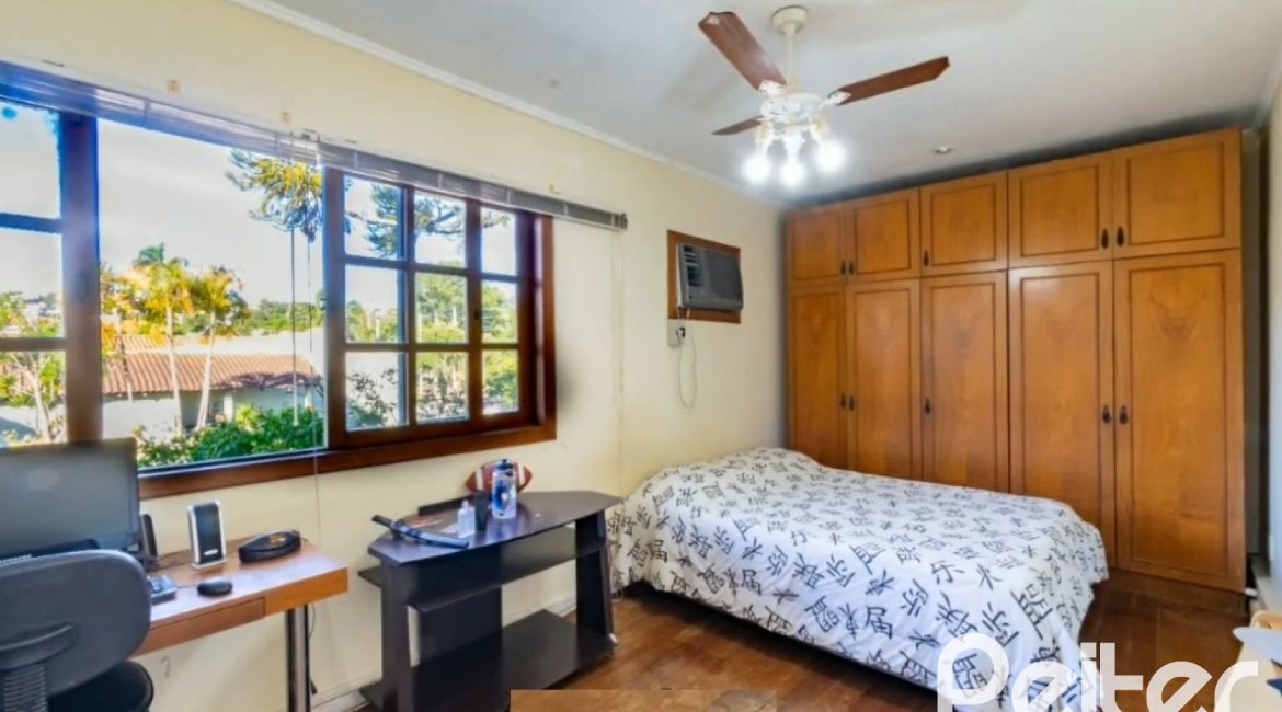 Casa à venda com 280m², 3 dormitórios, 1 suíte, 2 vagas, no bairro Jardim Isabel em Porto Alegre