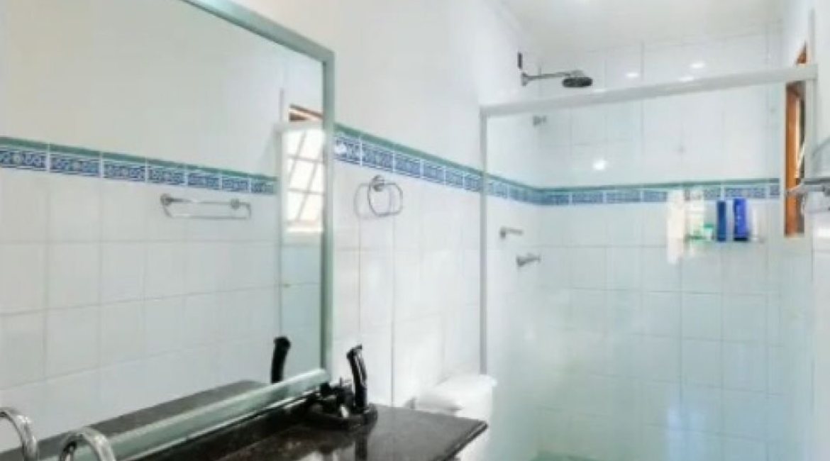 Casa à venda com 280m², 3 dormitórios, 1 suíte, 2 vagas, no bairro Jardim Isabel em Porto Alegre