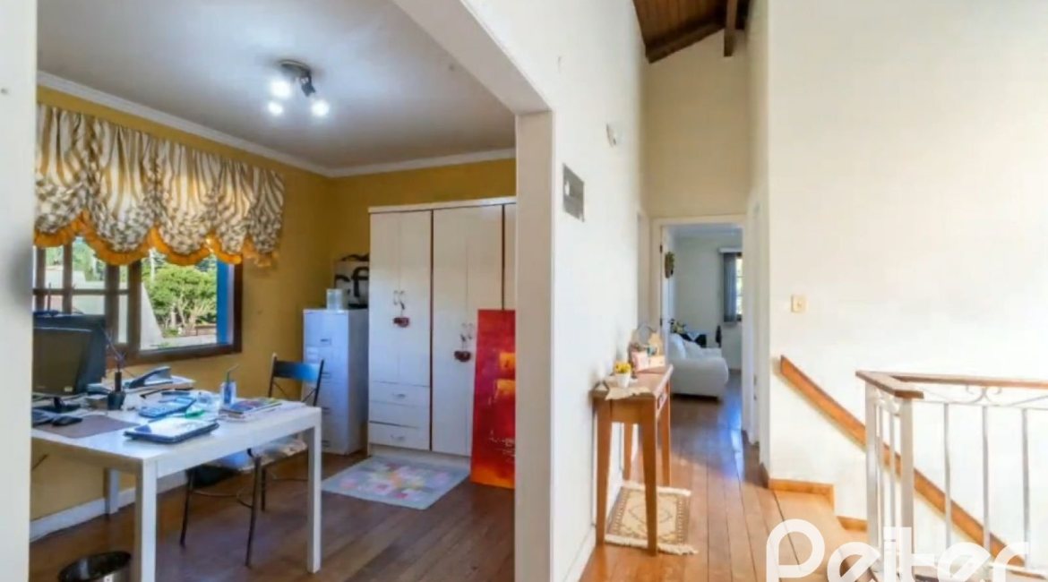 Casa à venda com 280m², 3 dormitórios, 1 suíte, 2 vagas, no bairro Jardim Isabel em Porto Alegre