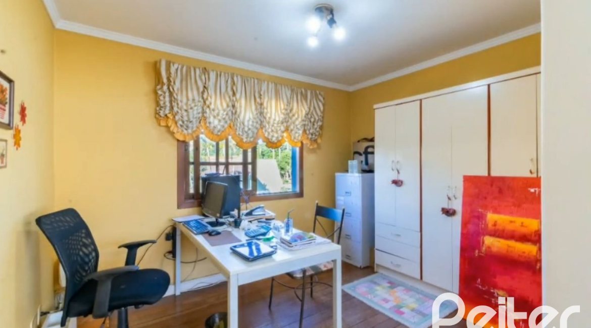 Casa à venda com 280m², 3 dormitórios, 1 suíte, 2 vagas, no bairro Jardim Isabel em Porto Alegre