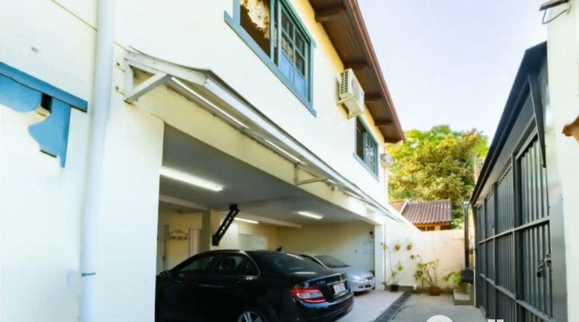 Casa à venda com 280m², 3 dormitórios, 1 suíte, 2 vagas, no bairro Jardim Isabel em Porto Alegre