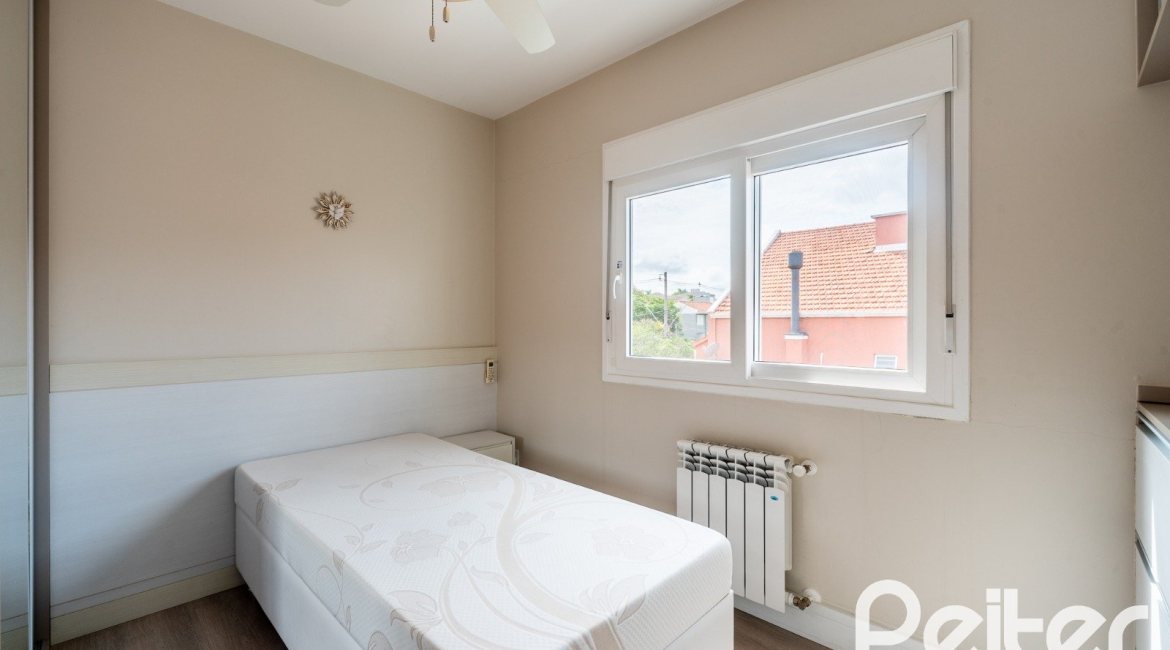 Casa em Condomínio à venda com 233m², 3 dormitórios, 3 suítes, 3 vagas, no bairro Vila Assunção em Porto Alegre