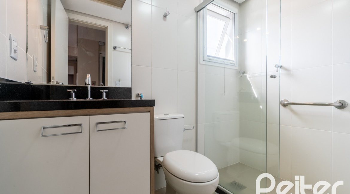 Casa em Condomínio à venda com 233m², 3 dormitórios, 3 suítes, 3 vagas, no bairro Vila Assunção em Porto Alegre