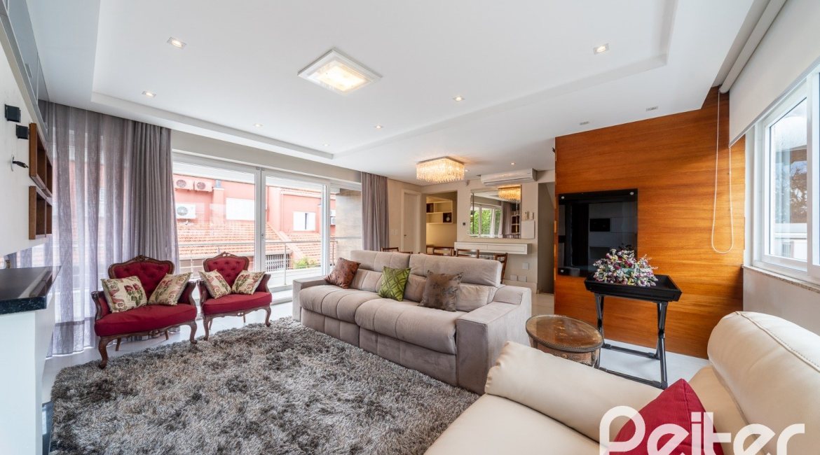 Casa em Condomínio à venda com 233m², 3 dormitórios, 3 suítes, 3 vagas, no bairro Vila Assunção em Porto Alegre