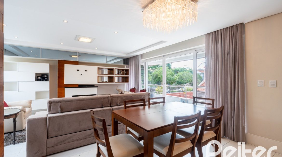 Casa em Condomínio à venda com 233m², 3 dormitórios, 3 suítes, 3 vagas, no bairro Vila Assunção em Porto Alegre