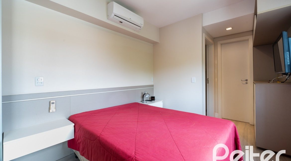 Casa em Condomínio à venda com 233m², 3 dormitórios, 3 suítes, 3 vagas, no bairro Vila Assunção em Porto Alegre