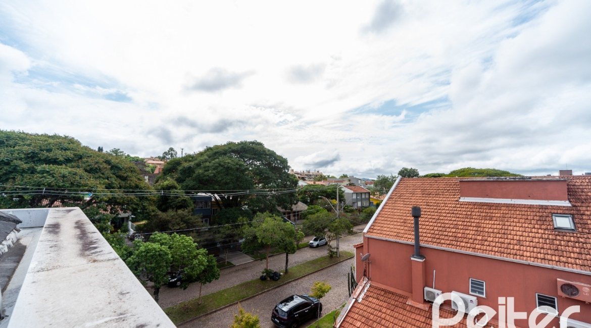 Casa em Condomínio à venda com 233m², 3 dormitórios, 3 suítes, 3 vagas, no bairro Vila Assunção em Porto Alegre