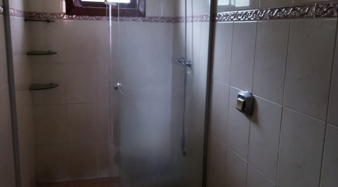 Casa à venda com 321m², 3 dormitórios, 1 suíte, 3 vagas, no bairro Espírito Santo em Porto Alegre