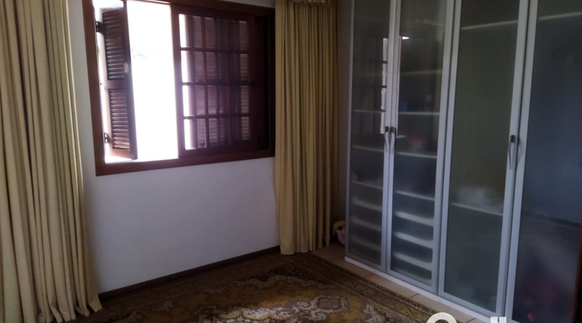 Casa à venda com 321m², 3 dormitórios, 1 suíte, 3 vagas, no bairro Espírito Santo em Porto Alegre