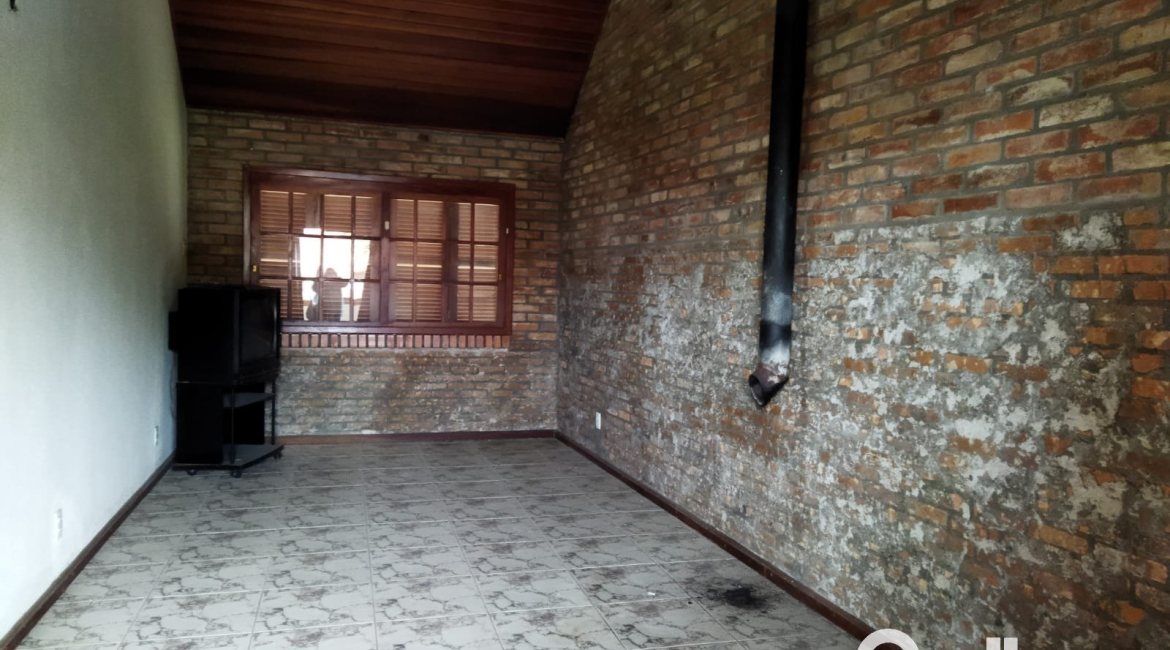 Casa à venda com 321m², 3 dormitórios, 1 suíte, 3 vagas, no bairro Espírito Santo em Porto Alegre