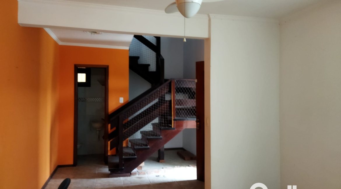 Casa à venda com 321m², 3 dormitórios, 1 suíte, 3 vagas, no bairro Espírito Santo em Porto Alegre