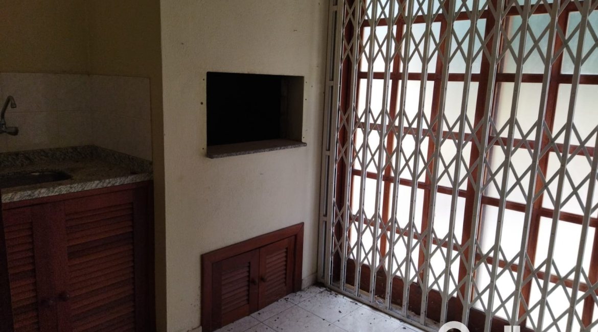 Casa à venda com 321m², 3 dormitórios, 1 suíte, 3 vagas, no bairro Espírito Santo em Porto Alegre