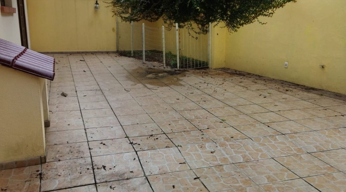 Casa à venda com 321m², 3 dormitórios, 1 suíte, 3 vagas, no bairro Espírito Santo em Porto Alegre