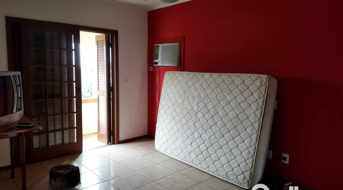 Casa à venda com 321m², 3 dormitórios, 1 suíte, 3 vagas, no bairro Espírito Santo em Porto Alegre