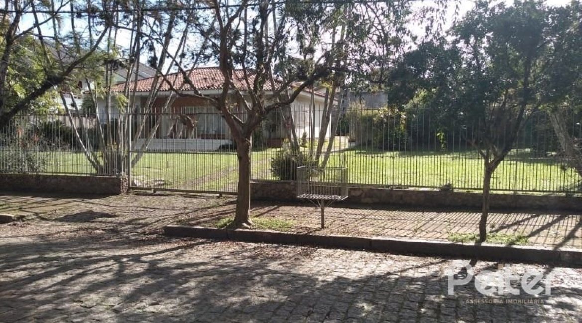 Casa à venda com 200m², 3 dormitórios, 1 suíte, 4 vagas, no bairro Jardim Isabel em Porto Alegre