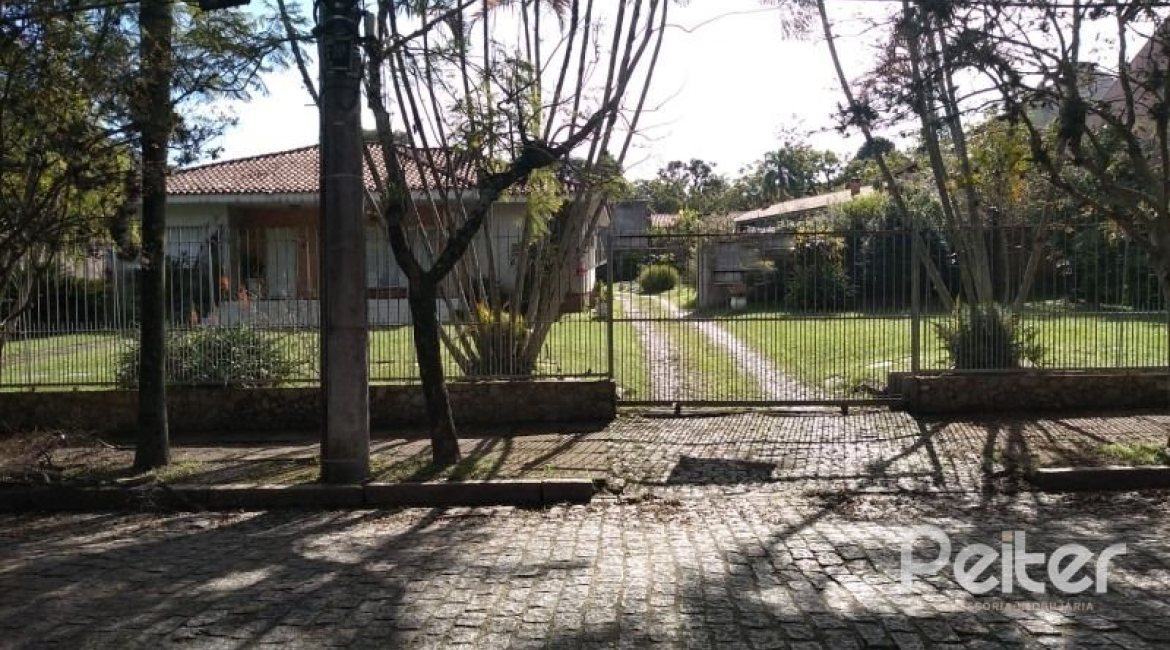 Casa à venda com 200m², 3 dormitórios, 1 suíte, 4 vagas, no bairro Jardim Isabel em Porto Alegre