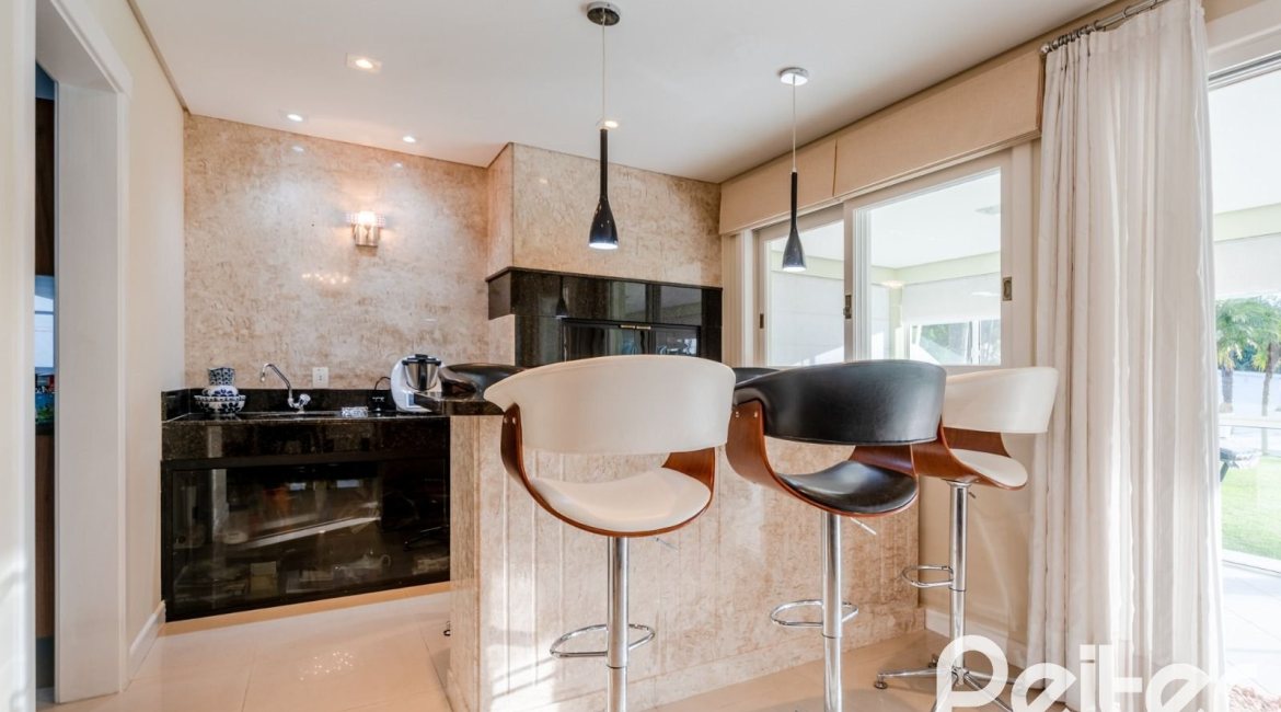 Casa em Condomínio à venda com 416m², 4 dormitórios, 4 suítes, 4 vagas, no bairro Terra Ville em PORTO ALEGRE