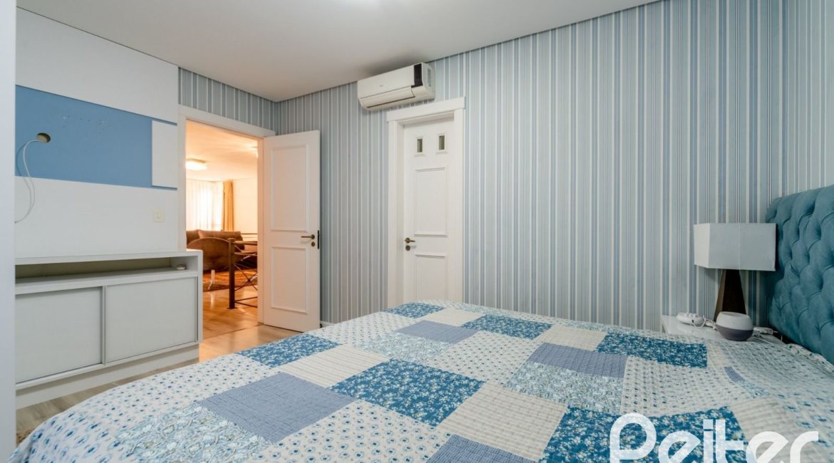 Casa em Condomínio à venda com 416m², 4 dormitórios, 4 suítes, 4 vagas, no bairro Terra Ville em PORTO ALEGRE