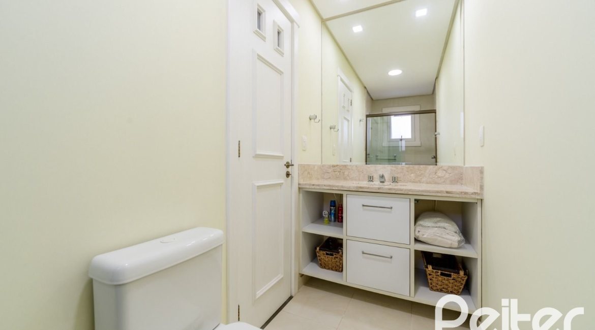 Casa em Condomínio à venda com 416m², 4 dormitórios, 4 suítes, 4 vagas, no bairro Terra Ville em PORTO ALEGRE