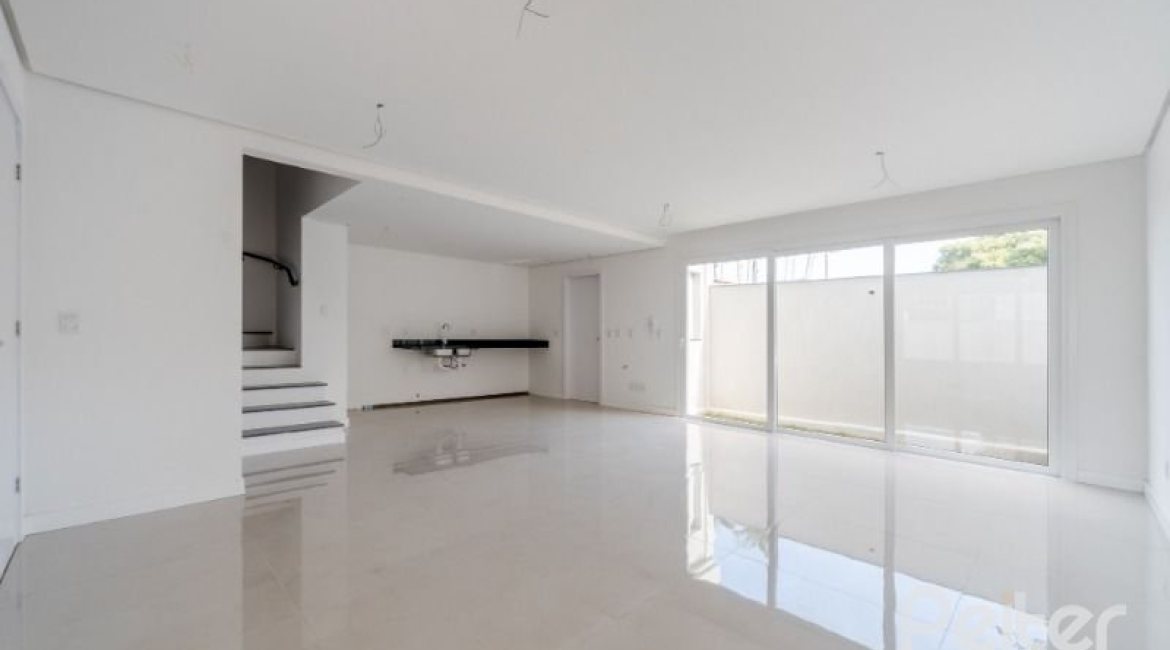 Casa em Condomínio à venda com 306m², 3 dormitórios, 3 suítes, 3 vagas, no bairro Vila Assunção em Porto Alegre