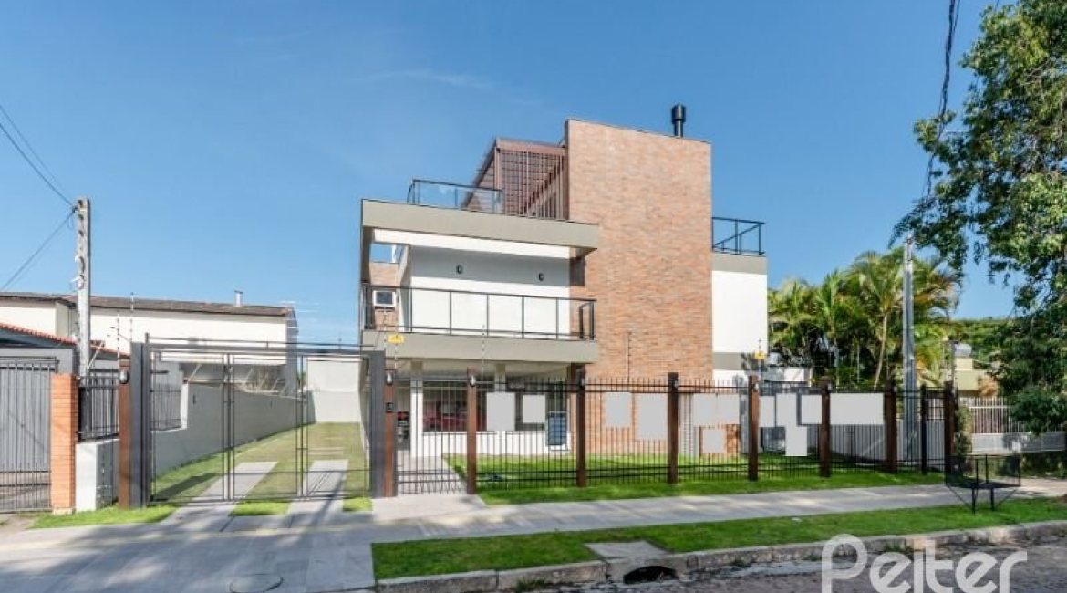 Casa em Condomínio à venda com 306m², 3 dormitórios, 3 suítes, 3 vagas, no bairro Vila Assunção em Porto Alegre