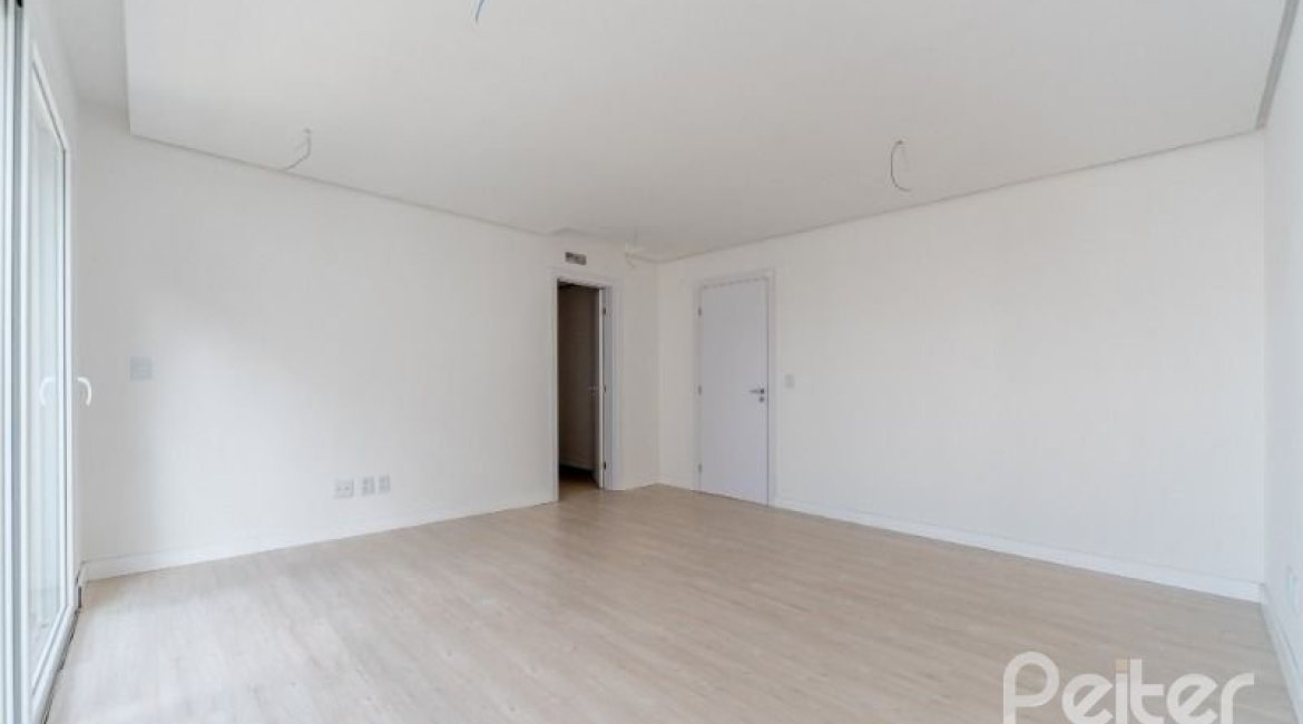 Casa em Condomínio à venda com 306m², 3 dormitórios, 3 suítes, 3 vagas, no bairro Vila Assunção em Porto Alegre