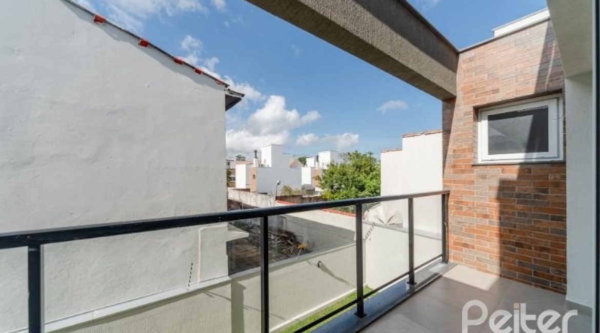 Casa em Condomínio à venda com 306m², 3 dormitórios, 3 suítes, 3 vagas, no bairro Vila Assunção em Porto Alegre