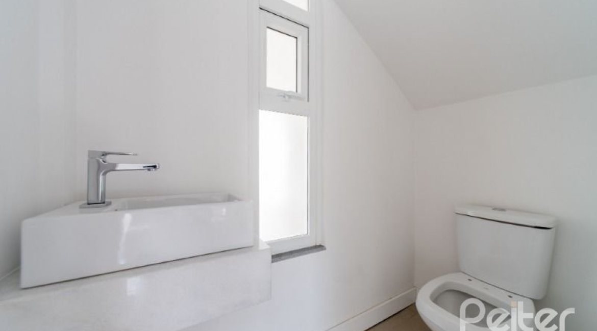 Casa em Condomínio à venda com 306m², 3 dormitórios, 3 suítes, 3 vagas, no bairro Vila Assunção em Porto Alegre