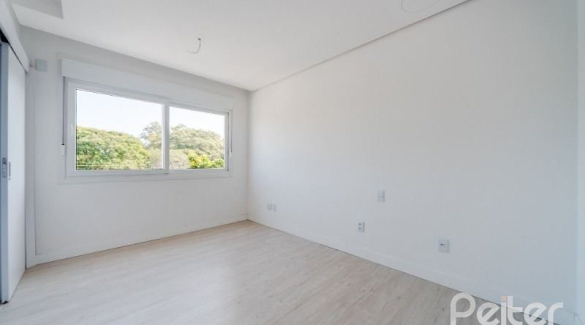 Casa em Condomínio à venda com 306m², 3 dormitórios, 3 suítes, 3 vagas, no bairro Vila Assunção em Porto Alegre