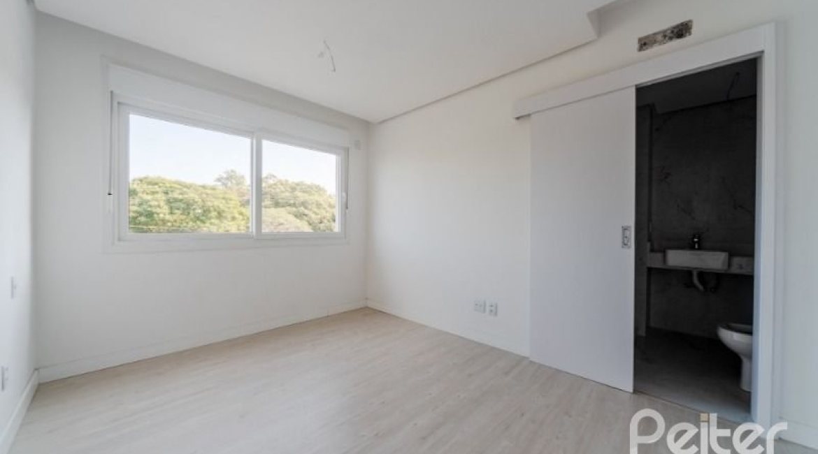 Casa em Condomínio à venda com 306m², 3 dormitórios, 3 suítes, 3 vagas, no bairro Vila Assunção em Porto Alegre