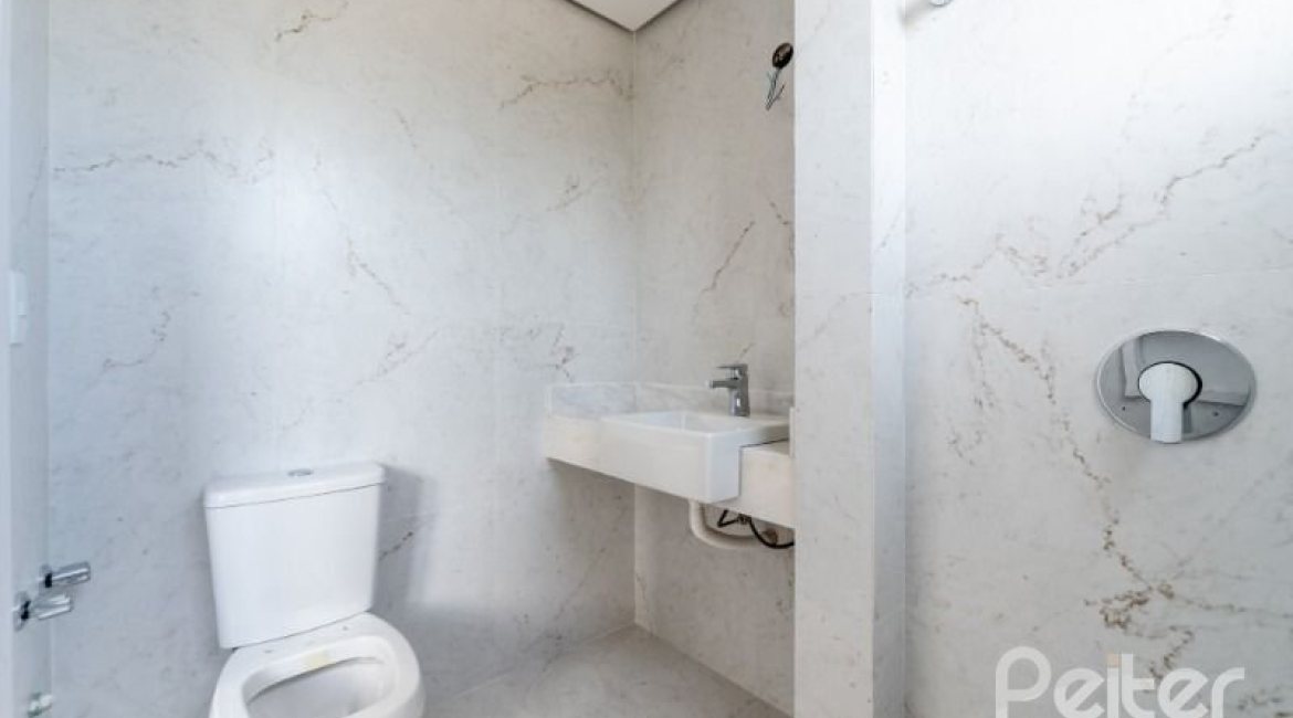 Casa em Condomínio à venda com 306m², 3 dormitórios, 3 suítes, 3 vagas, no bairro Vila Assunção em Porto Alegre