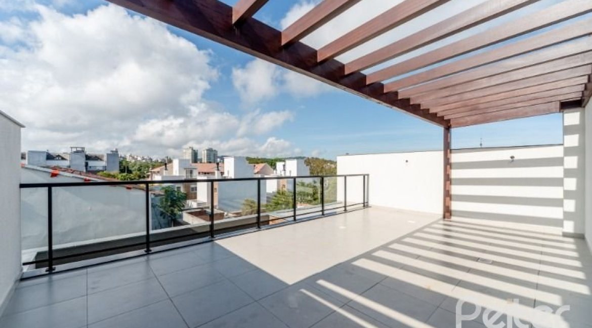 Casa em Condomínio à venda com 306m², 3 dormitórios, 3 suítes, 3 vagas, no bairro Vila Assunção em Porto Alegre