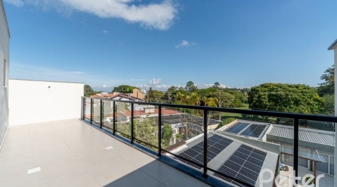 Casa em Condomínio à venda com 306m², 3 dormitórios, 3 suítes, 3 vagas, no bairro Vila Assunção em Porto Alegre
