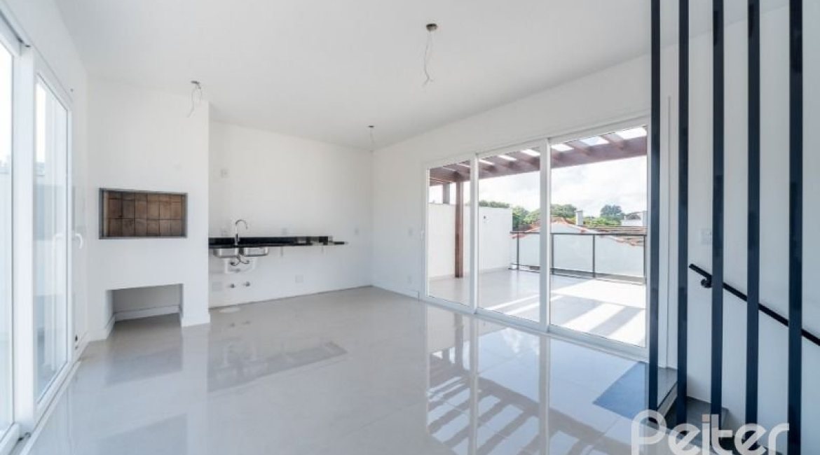 Casa em Condomínio à venda com 306m², 3 dormitórios, 3 suítes, 3 vagas, no bairro Vila Assunção em Porto Alegre