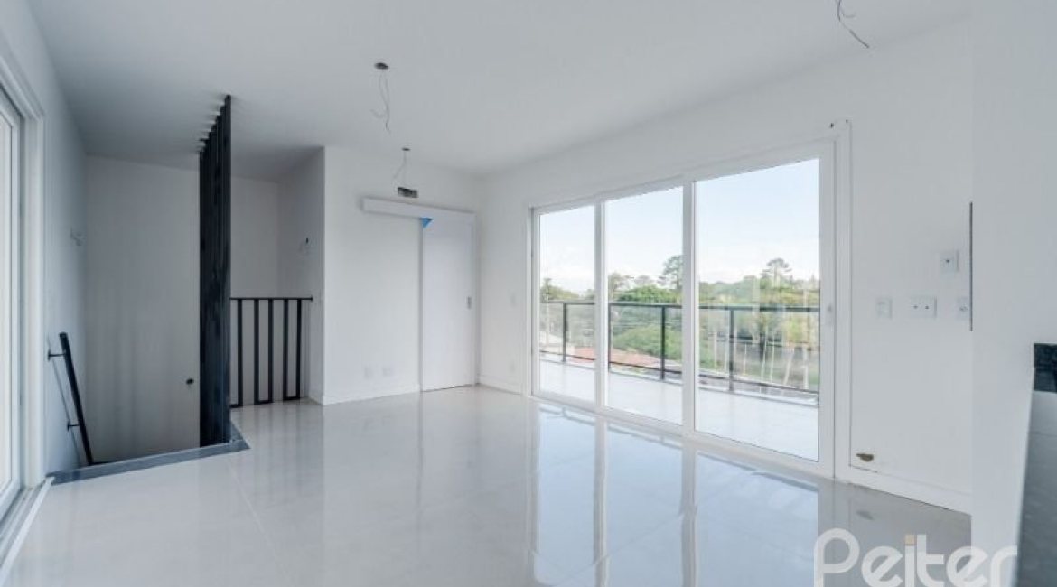 Casa em Condomínio à venda com 306m², 3 dormitórios, 3 suítes, 3 vagas, no bairro Vila Assunção em Porto Alegre