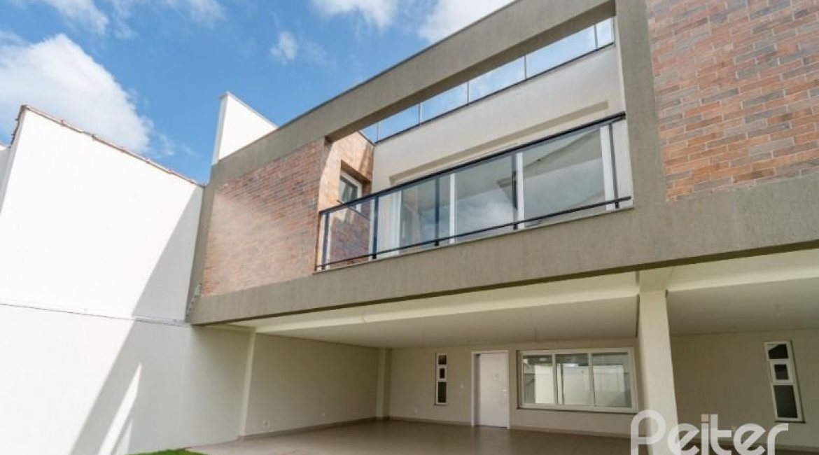 Casa em Condomínio à venda com 306m², 3 dormitórios, 3 suítes, 3 vagas, no bairro Vila Assunção em Porto Alegre