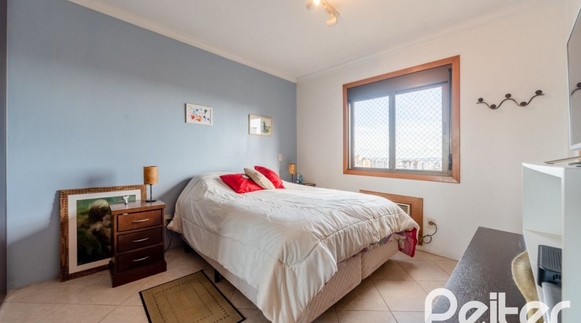 Apartamento à venda com 100m², 3 dormitórios, 1 suíte, 2 vagas, no bairro Tristeza em PORTO ALEGRE