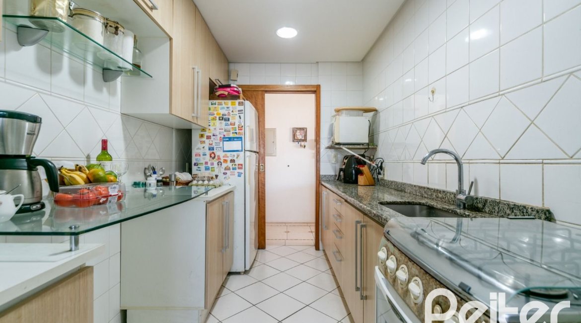 Apartamento à venda com 100m², 3 dormitórios, 1 suíte, 2 vagas, no bairro Tristeza em PORTO ALEGRE